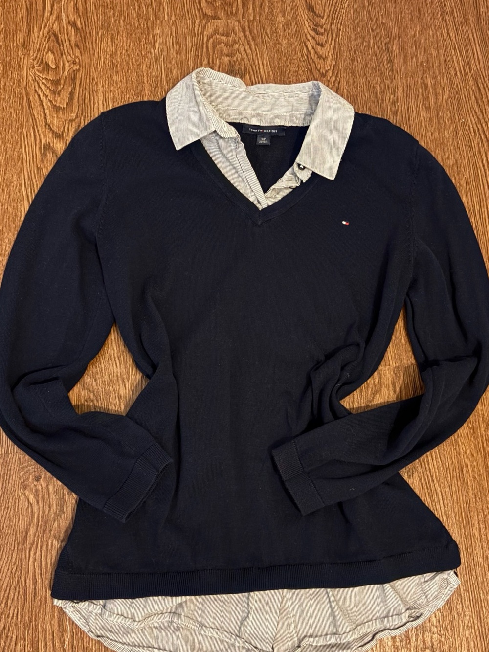 Tommy Hilfiger Women's Navy V-Neck Pullover Sweater